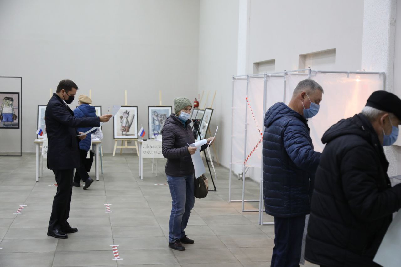 Цыбульский голосовал на участке в «Доме молодежи» Цыбульский голосовал на участке в «Доме молодежи»