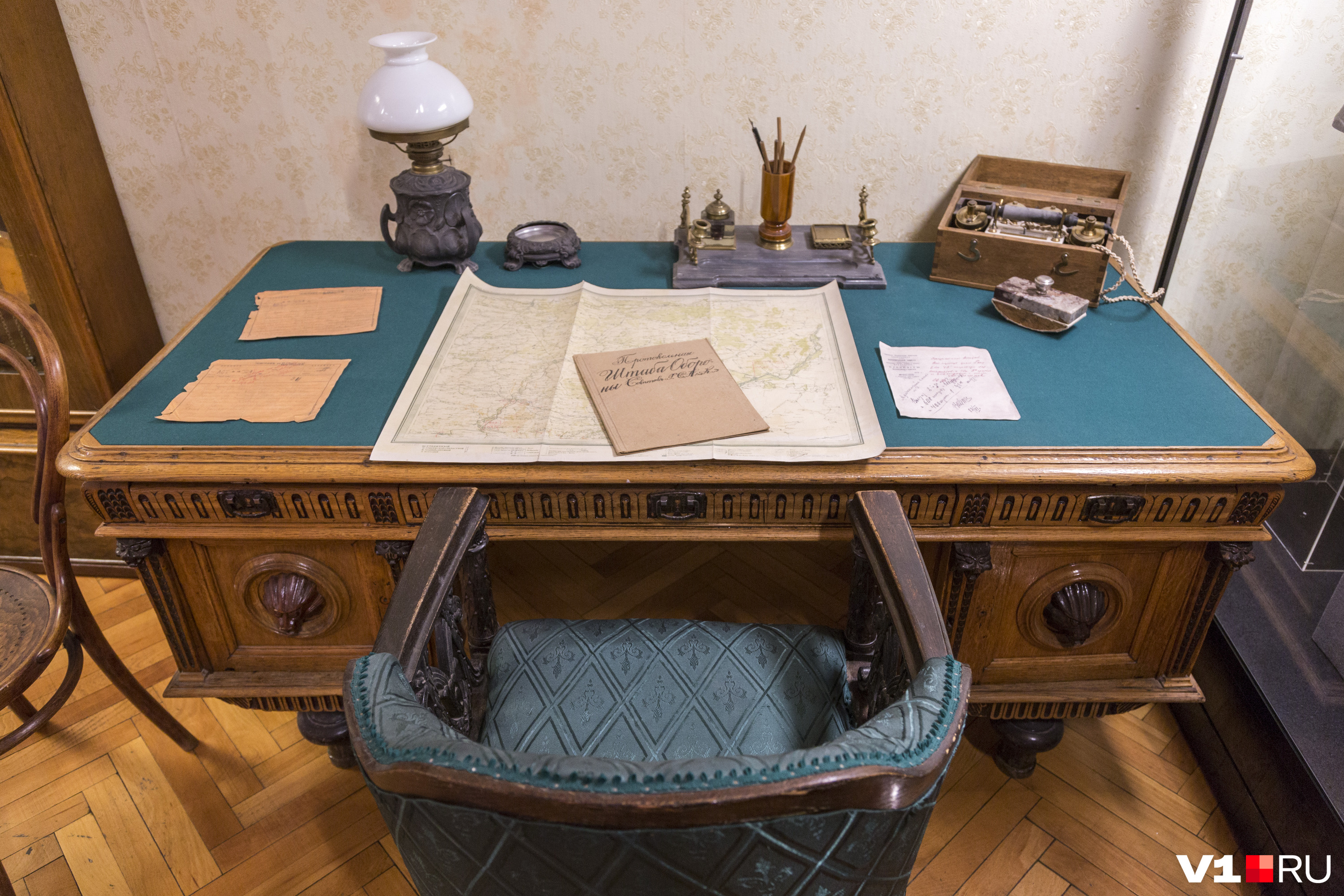 Возможно, заговорщики печатали свои планы именно за этим столом, что сейчас в экспозиции мемориально-исторического музея