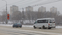 В Волгограде расчищают дороги от первого весеннего снега