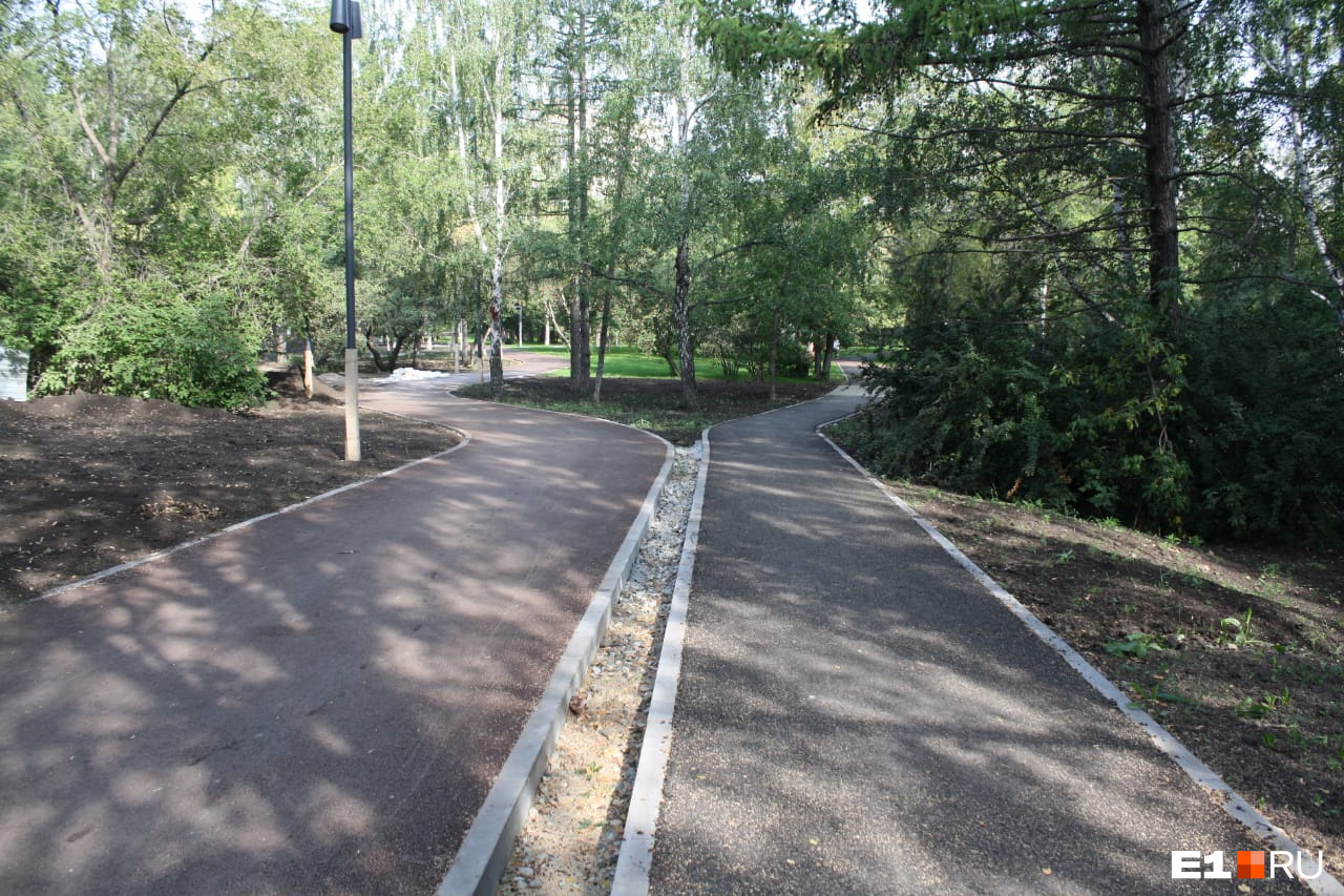 В парке XXII Партсъезда сделали дорожки для бегунов и велосипедистов 