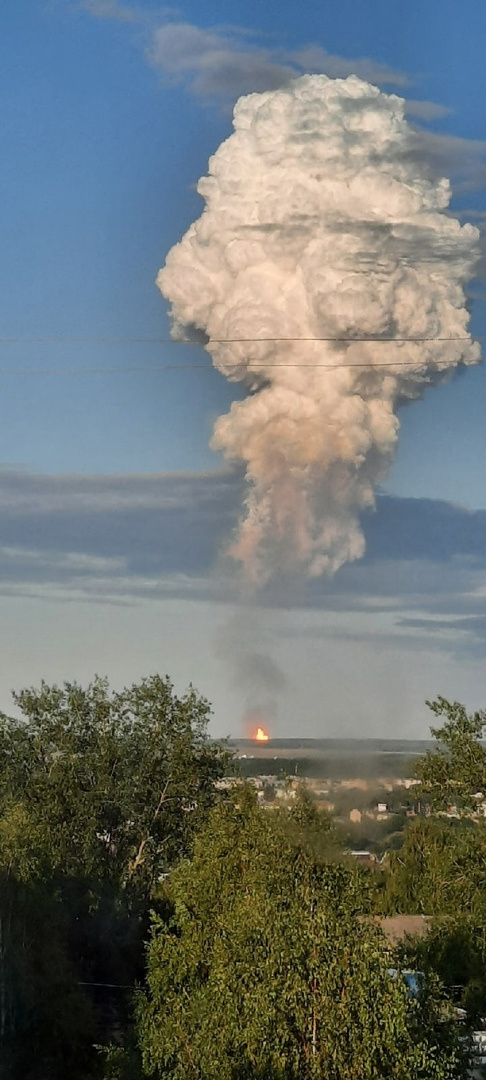 Облако газа поднялось очень высоко, поэтому его видно из разных районов Прикамья