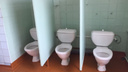 «Чувствуем себя унизительно»: в Ярославской области школьники пожаловались на туалет без дверей
