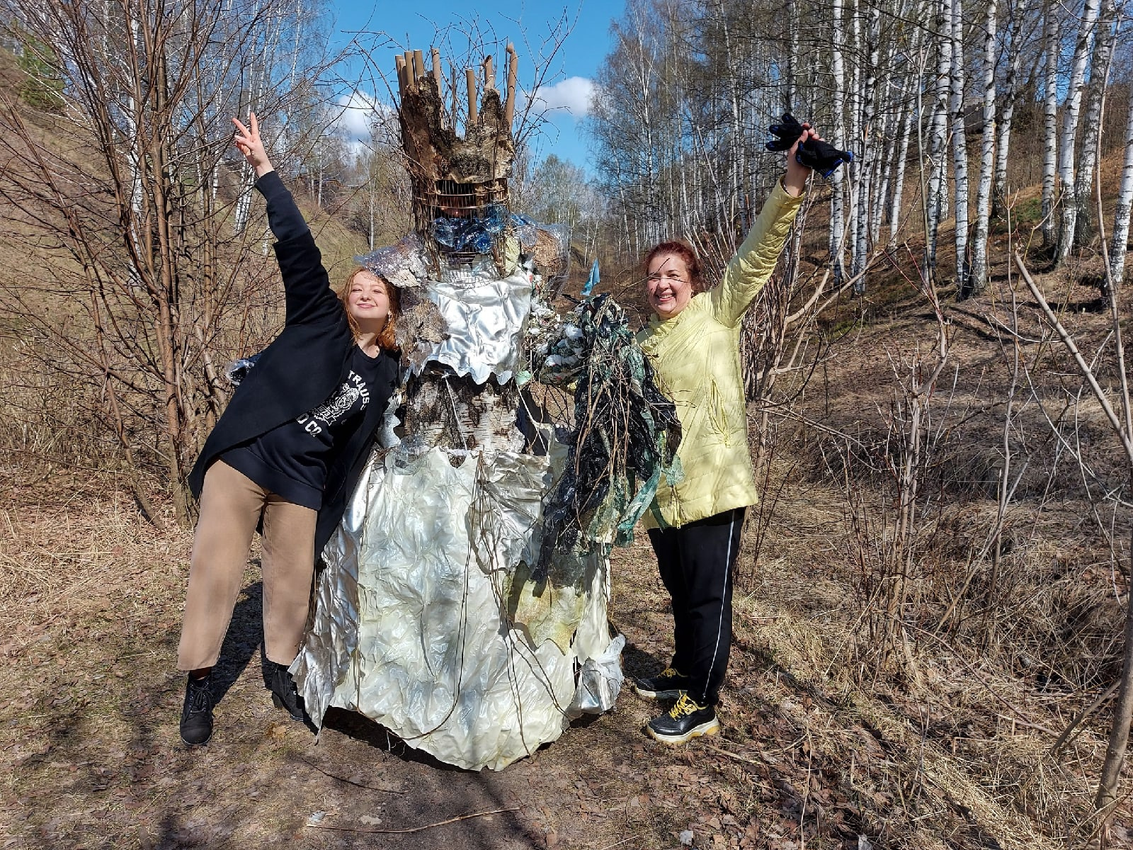 Королева Мусоргов Городца олицетворяет проблему загрязнения лесов Королева Мусоргов Городца олицетворяет проблему загрязнения лесов