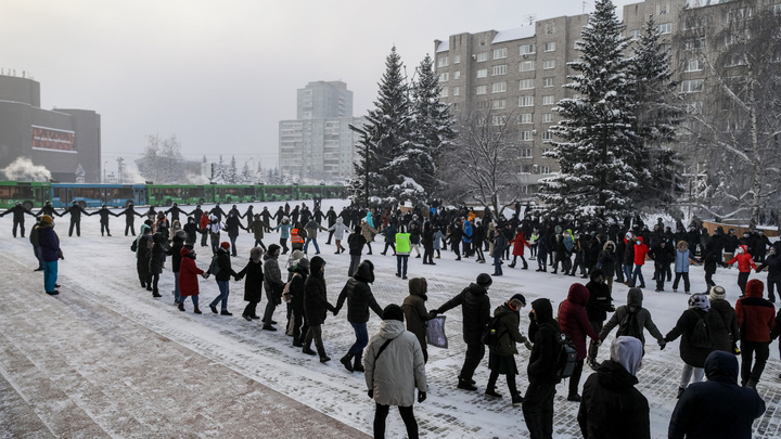 Полицейские обходят квартиры красноярцев, задержанных на митинге 31 января, и вручают предостережения