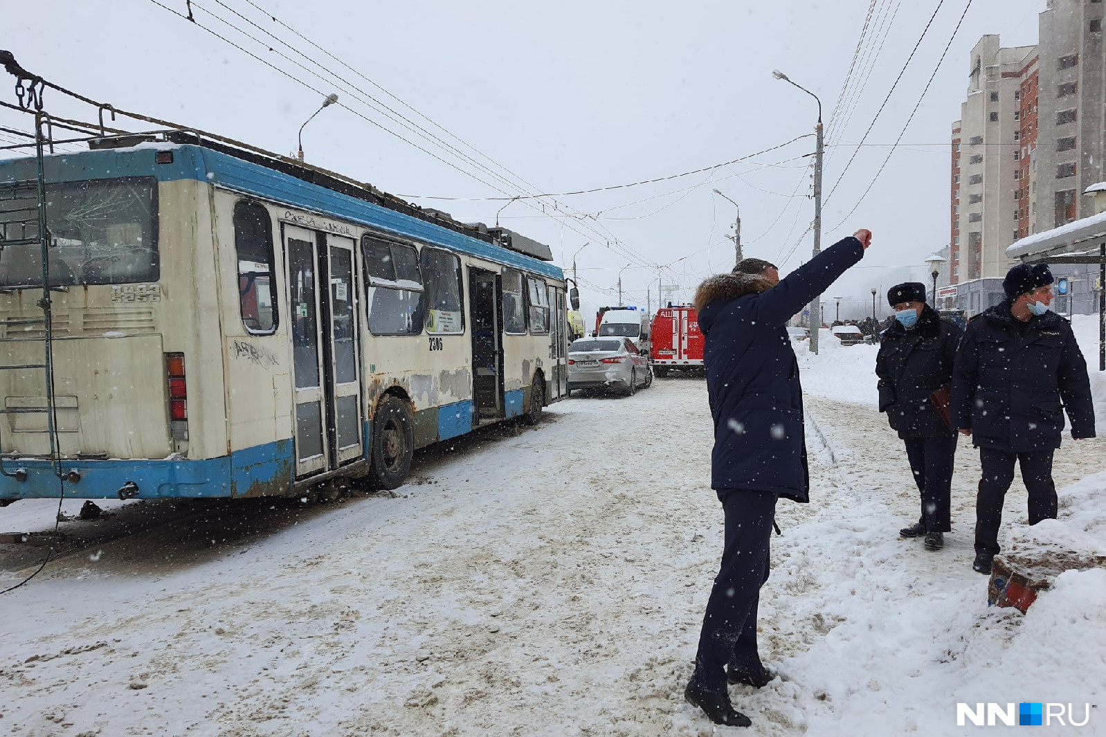 Пассажиры троллейбуса не пострадали, только сама машина Пассажиры троллейбуса не пострадали, только сама машина