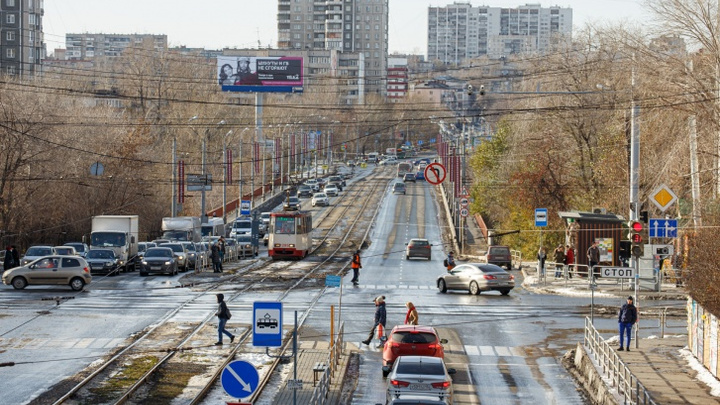 Из-за ремонта Ленинградского моста улицу в Челябинске закроют для трамваев на две недели
