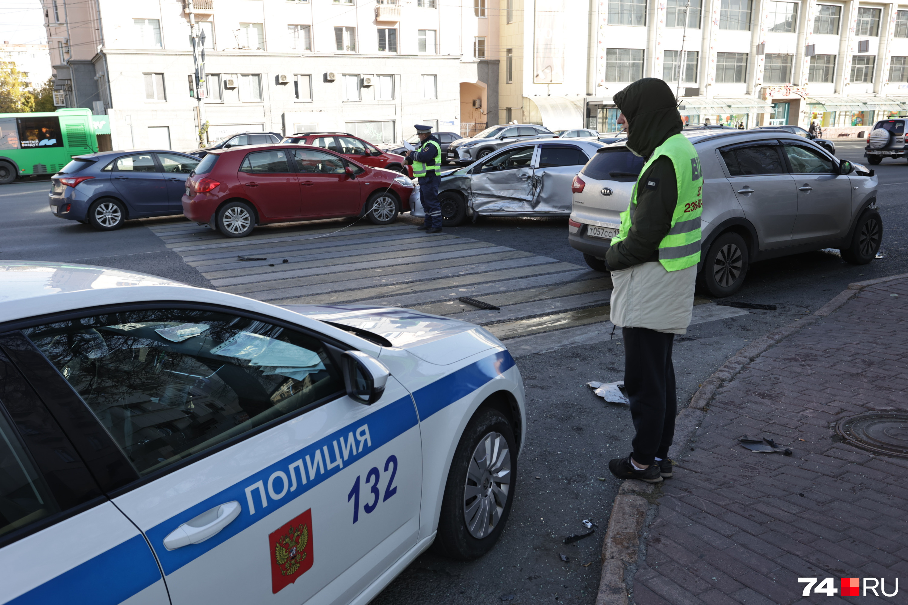 Проспект Ленина встал в пробках Проспект Ленина встал в пробках