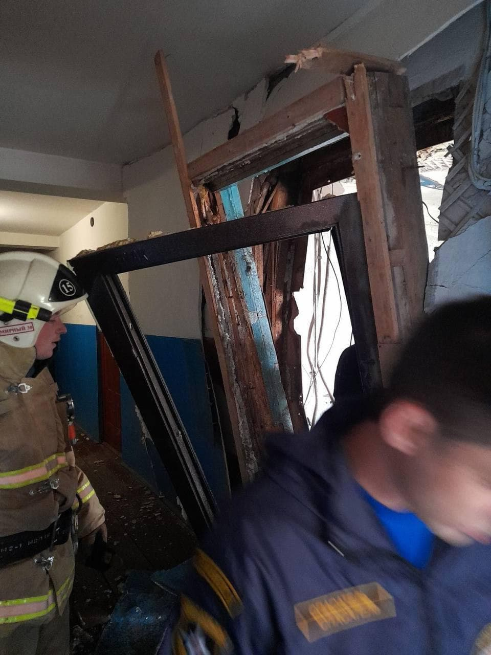 Дом сильно пострадал от взрыва Дом сильно пострадал от взрыва