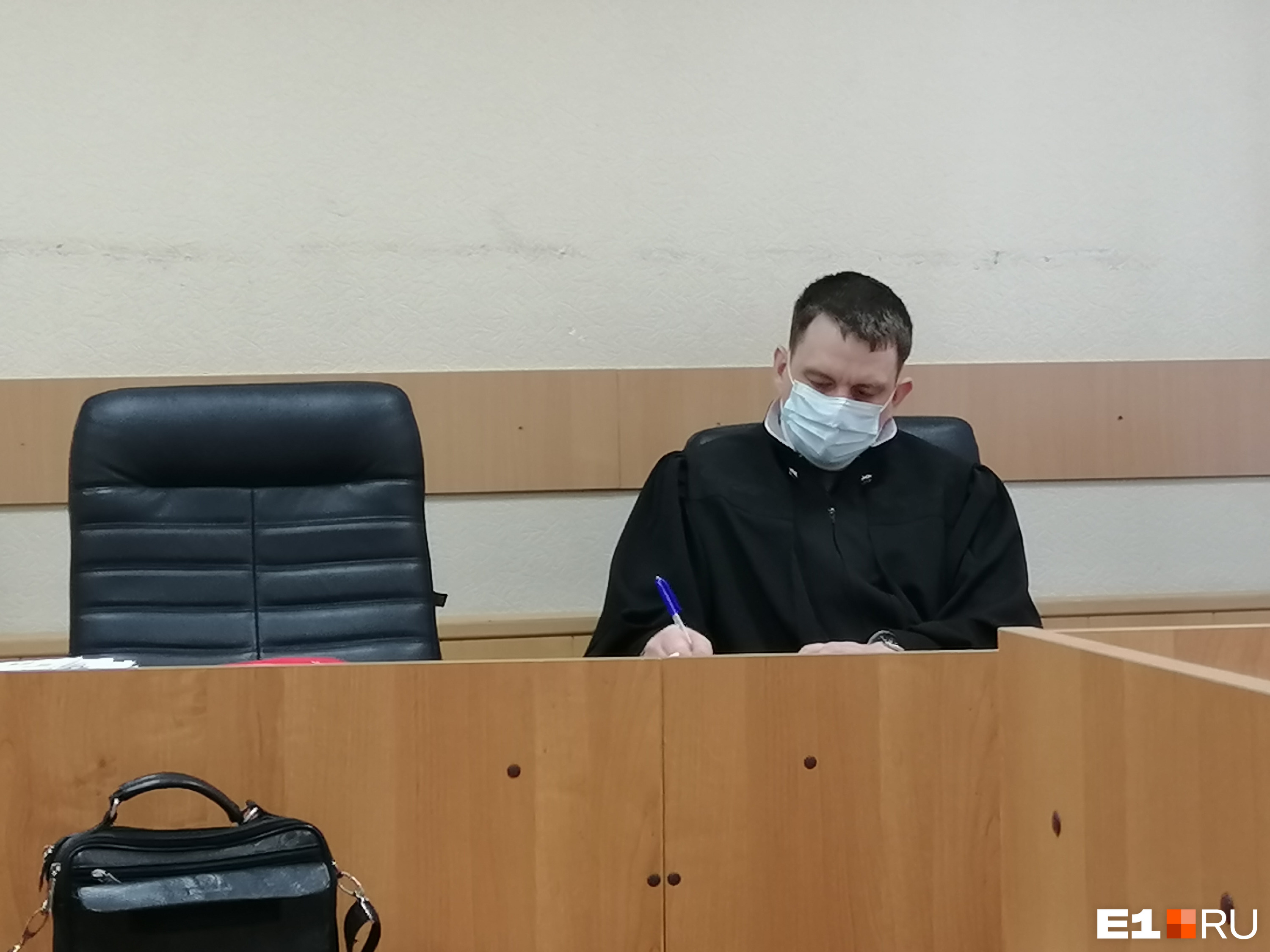 Судья Михаил Осокин отказался закрывать заседание от прессы
