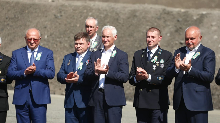 Первый зампред правительства России посетил Кузбасс на День шахтера. Рассказываем, что он тут делал