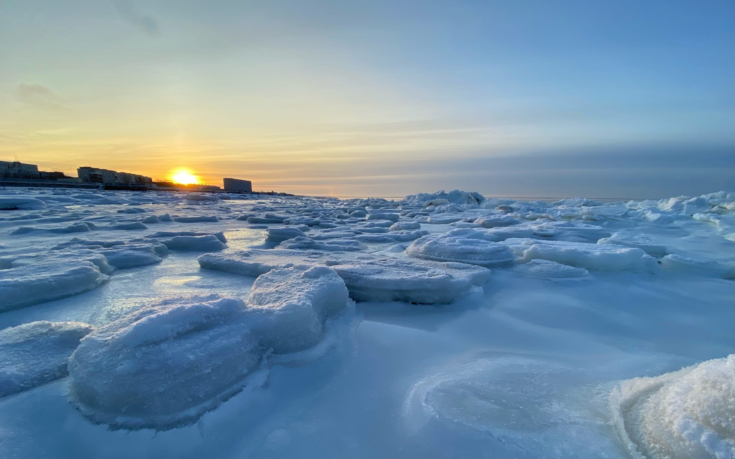 Зимнее белое море