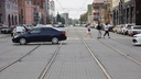 На перекрестке в центре Челябинска ограничат движение из-за ремонта трамвайного переезда