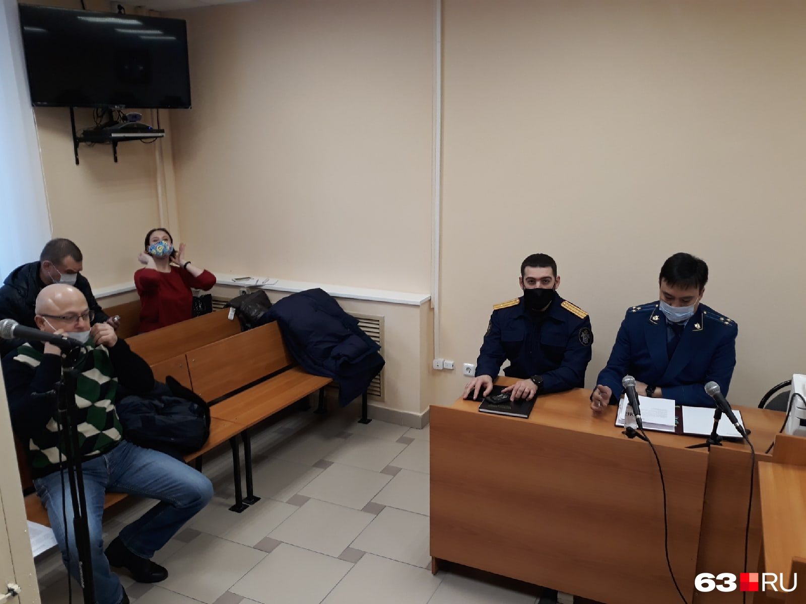 Своей вины Вячеслав Хомских (слева) не признал Своей вины Вячеслав Хомских (слева) не признал