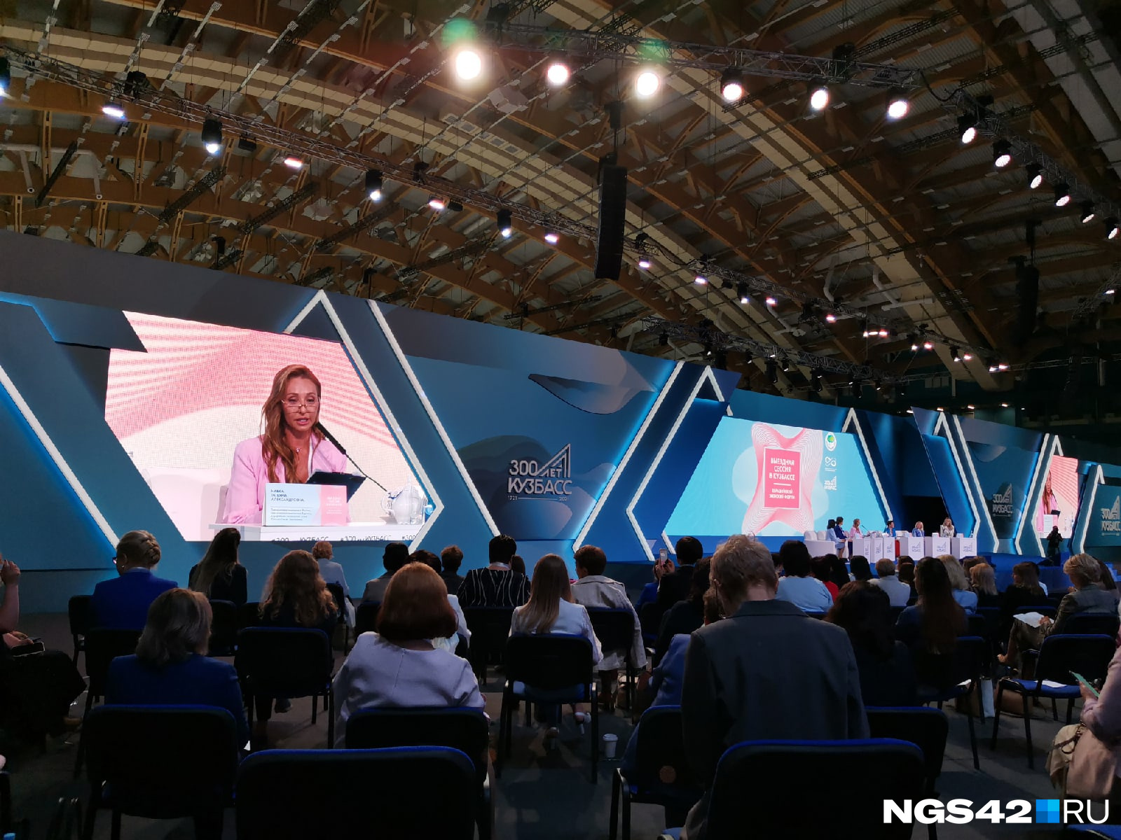 Татьяна Навка в своем выступлении сделала акцент на спорте и достижениях российских фигуристок
