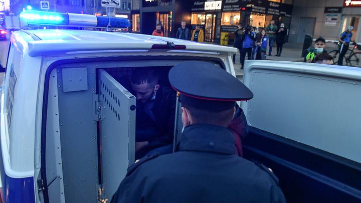 В Екатеринбурге пассажир напал на таксиста с ножом. Ему не понравились условия поездки