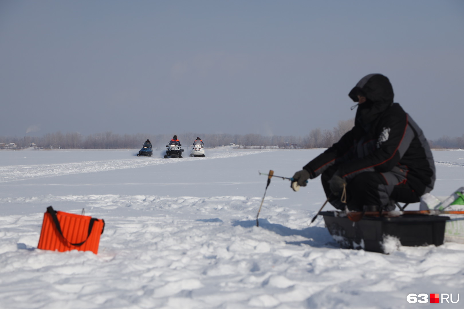 Даже в <a href="https://63.ru/text/winter/2021/02/20/69777578/" target="_blank" class="_">такой мороз</a> находятся любители посидеть с удочкой у лунки 