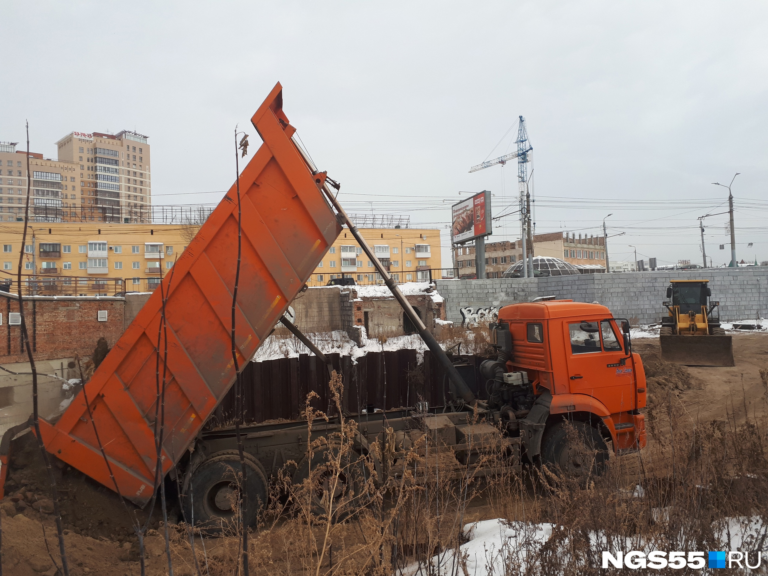 Первая попытка ликвидировать котлован была предпринята еще в прошлом году Первая попытка ликвидировать котлован была предпринята еще в прошлом году