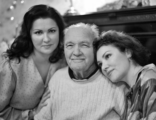 Анна Нетребко с папой и старшей сестрой