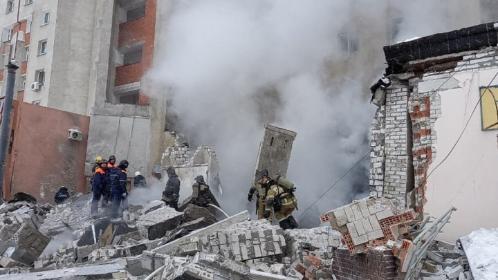 В многоэтажке в Нижнем Новгороде произошел взрыв. Под завалами остались люди