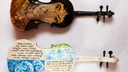 Омские художники разрисовали скрипки музыкантов камерного оркестра
