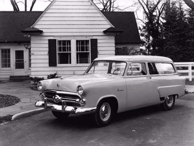 Ford Mainline 1952 года легко спутать с «Волгой», производство которой стартует четырьмя годами позднее