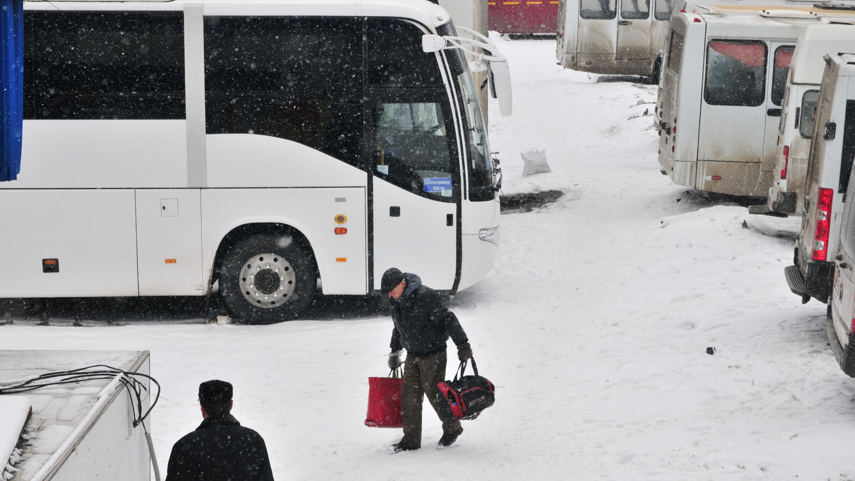 Катки закрыли, автобусы на межгород отменили: как Челябинск справлялся с аномальными морозами