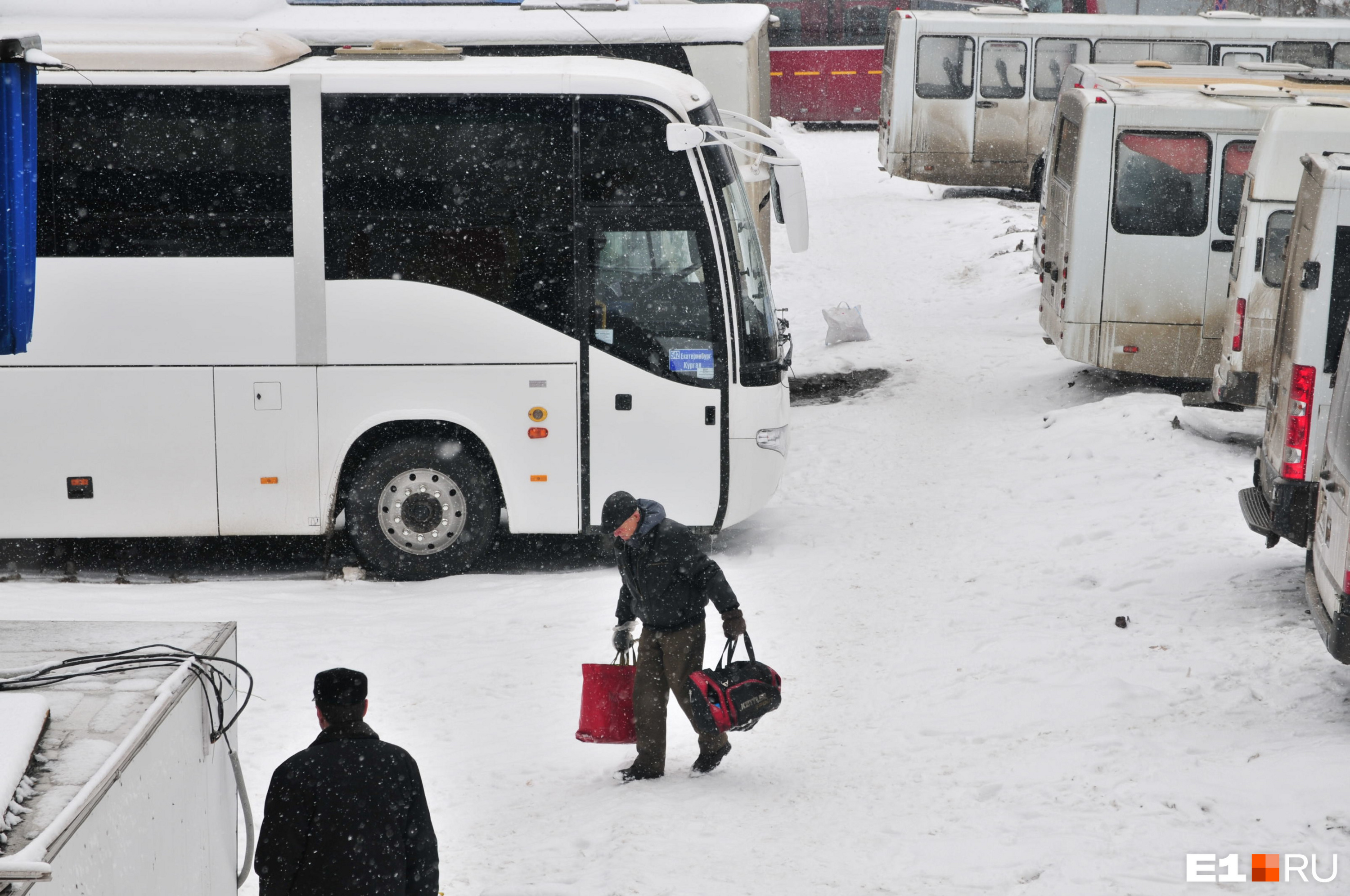 В Челябинске отменили автобусы в Екатеринбург. Всё из-за погоды