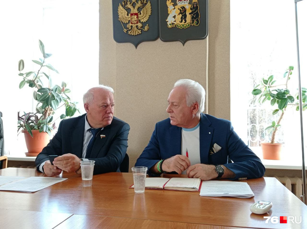 С громким заявлением Анатолий Грешневиков (слева) и Анатолий Лисицын выступили перед журналистами и блогерами на пресс-конференции С громким заявлением Анатолий Грешневиков (слева) и Анатолий Лисицын выступили перед журналистами и блогерами на пресс-конференции