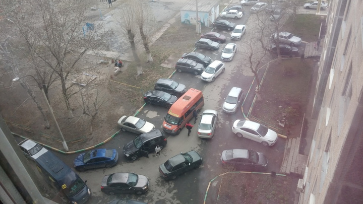 В Челябинске наказали полсотни автомобилистов за объезд ремонтируемого перекрестка через дворы