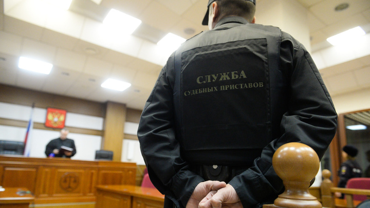 Продавал свидания осужденным: в Свердловской области начальника колонии обвинили во взяточничестве