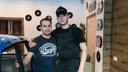«Мы кайфуем»: как двое друзей из Архангельска уволились и открыли кафе с «Москвичом» посреди зала