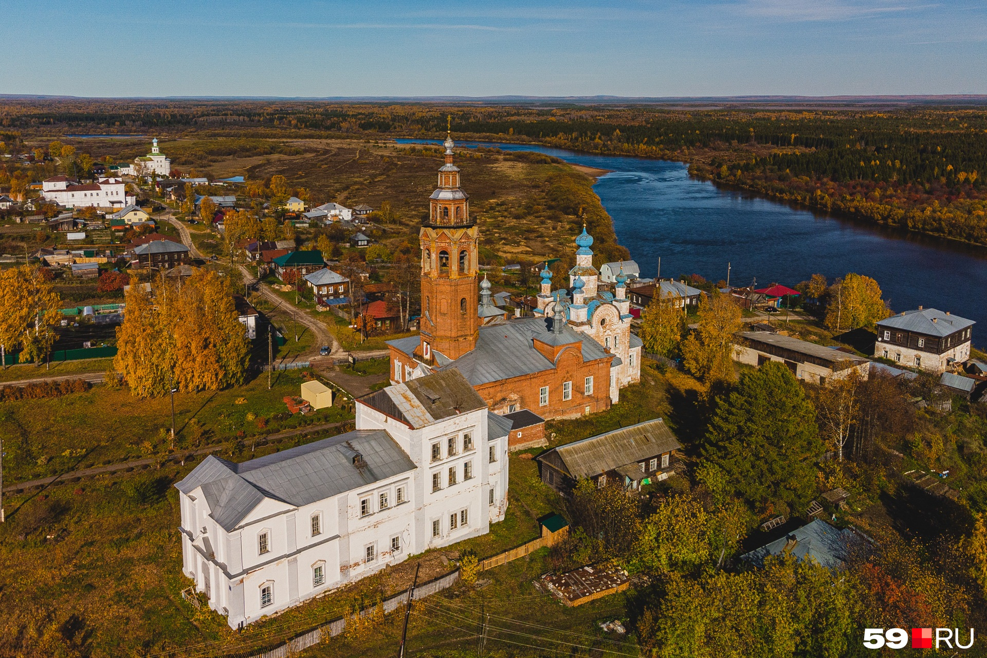 Один из классических видов на Воскресенский собор. Мы сняли его с высоты птичьего полета Один из классических видов на Воскресенский собор. Мы сняли его с высоты птичьего полета