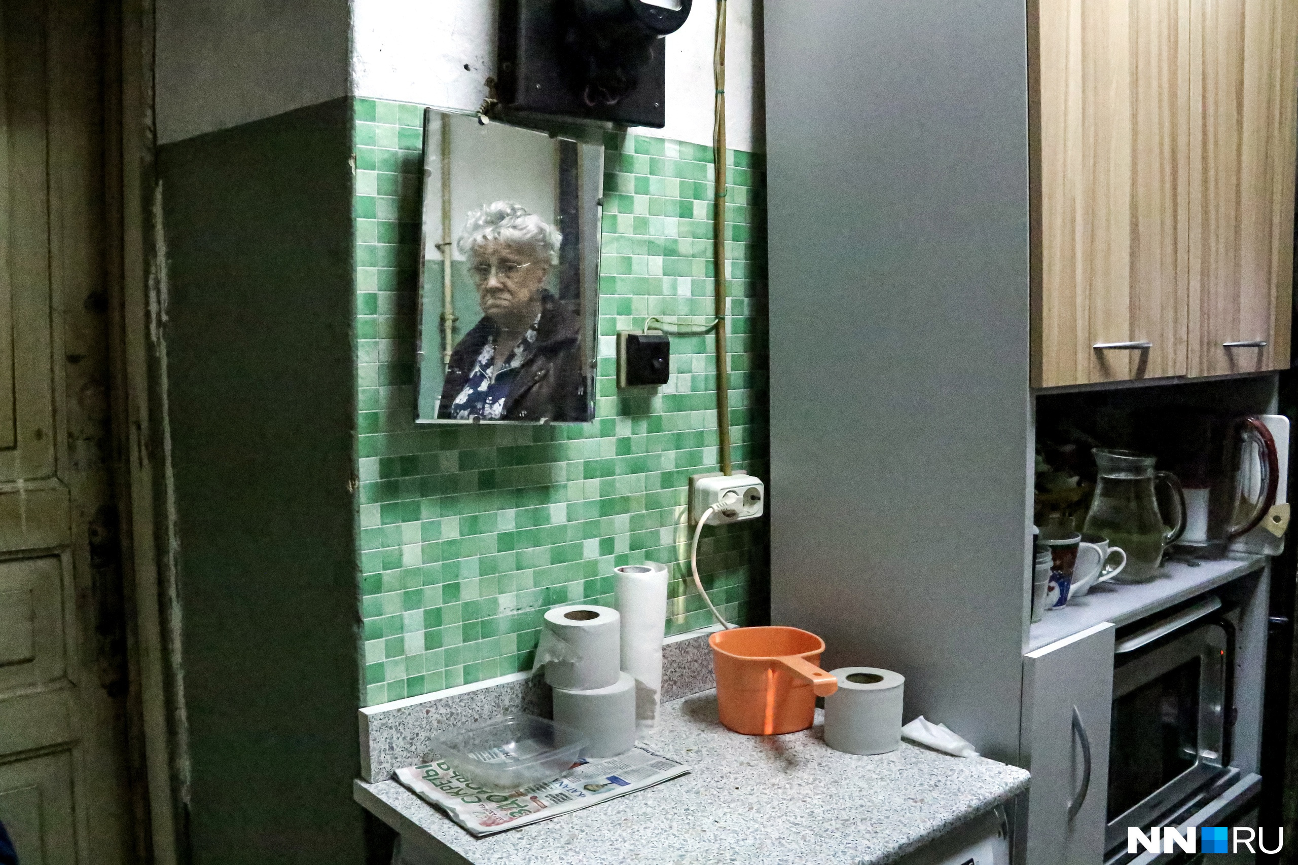 Пенсионерка Зоя Чамова уже не надеется дожить до ремонта и прокладки коммуникаций в старинном доме