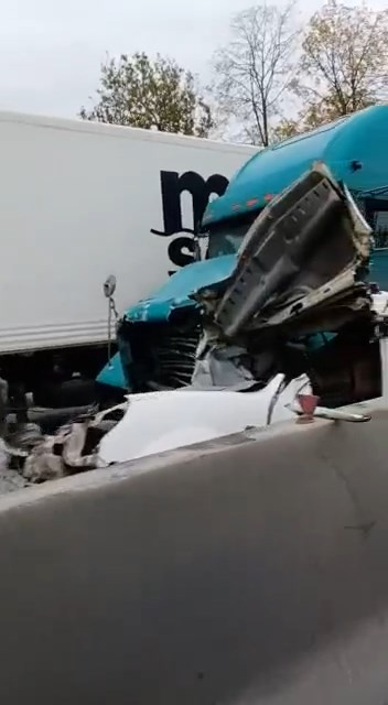 Число пострадавших в смертельном замесе с грузовиками на Московском выросло до двух