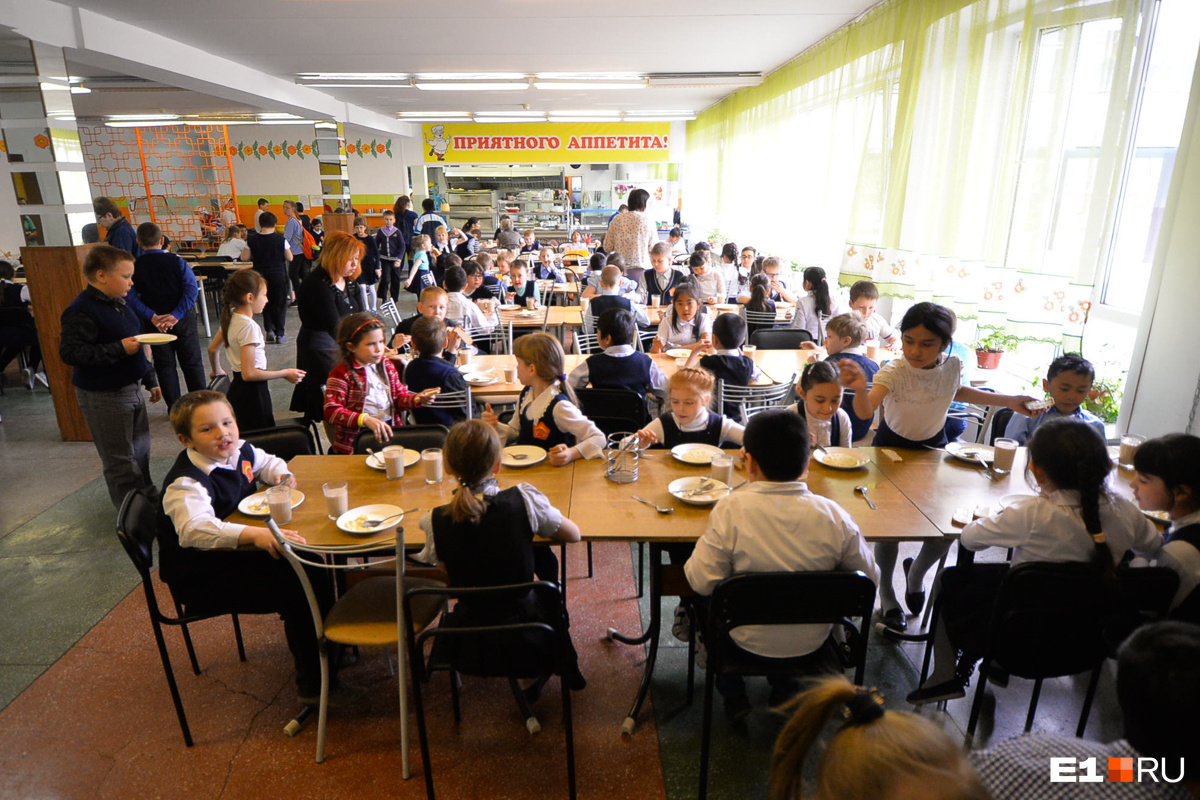 Четверть школьников Екатеринбурга страдают от лишнего веса. Власти придумали, как заставить их похудеть