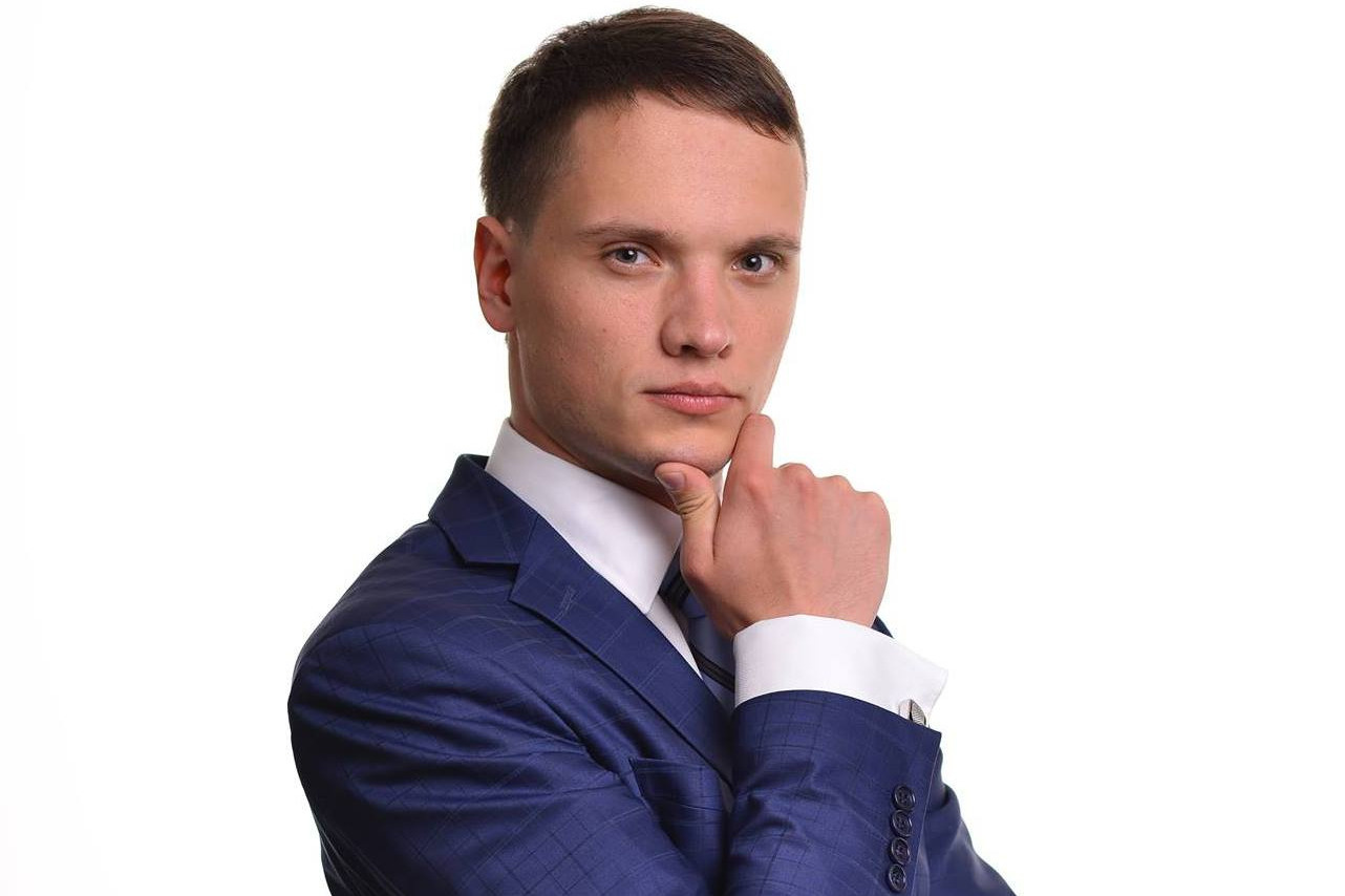 Михаил Белозёров анонсировал в соцсетях, что идет на собеседование для поступления в мэры