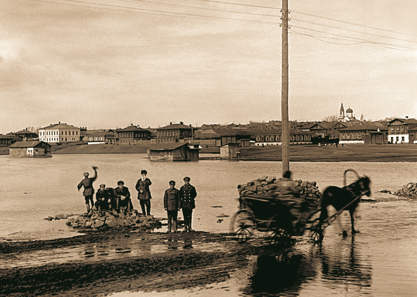 Это вид на Заречную часть города с правого берега реки Миасс в 1926 году. Городу тогда было 190 лет