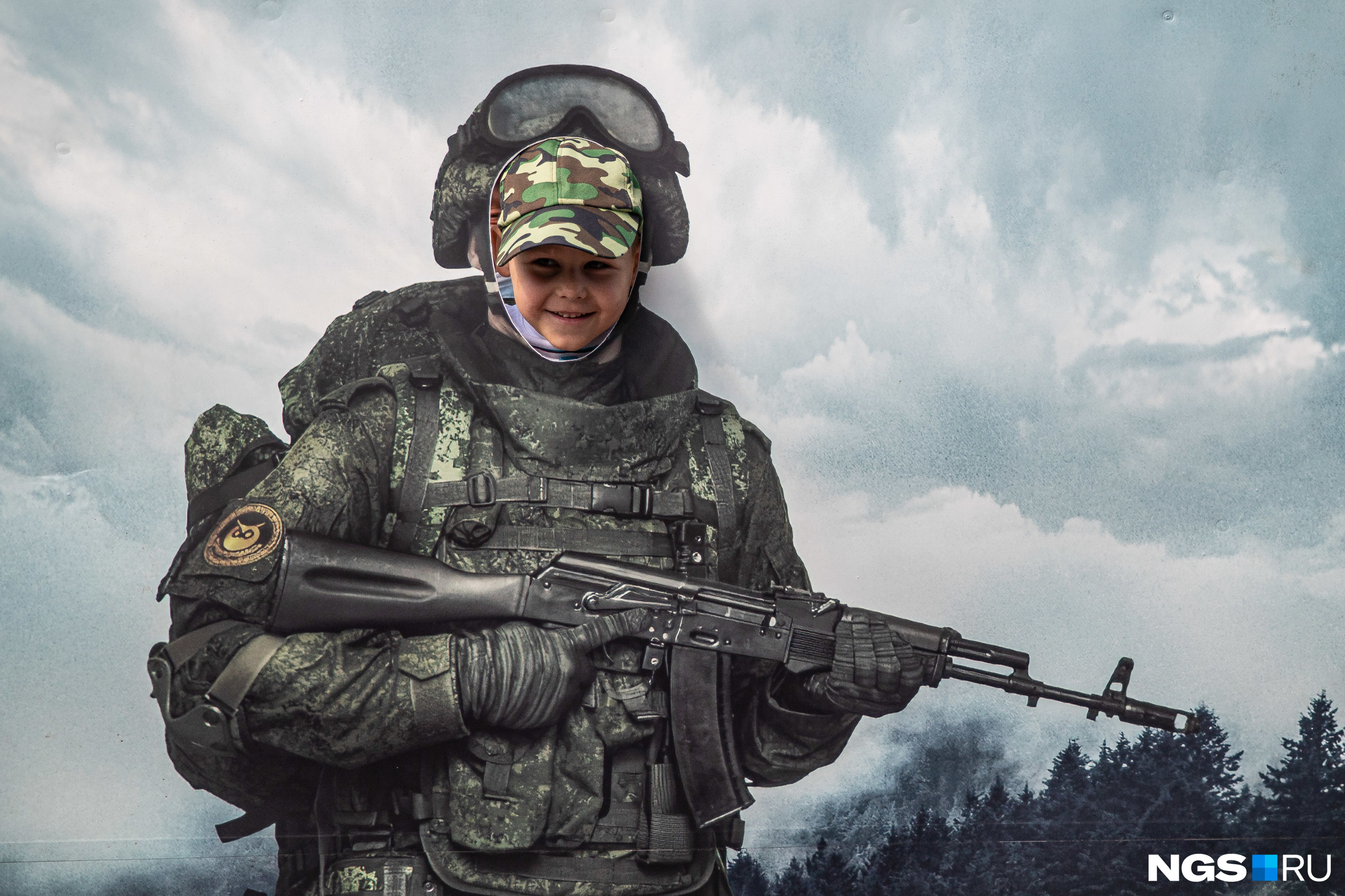 Примерить форму российского солдата можно было хотя бы на фотографии