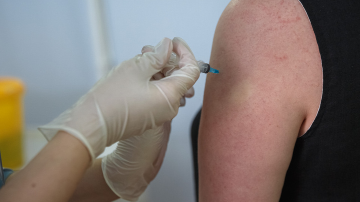 Обязательная вакцинация от COVID-19 введена в Кузбассе для студентов и ряда рабочих специальностей