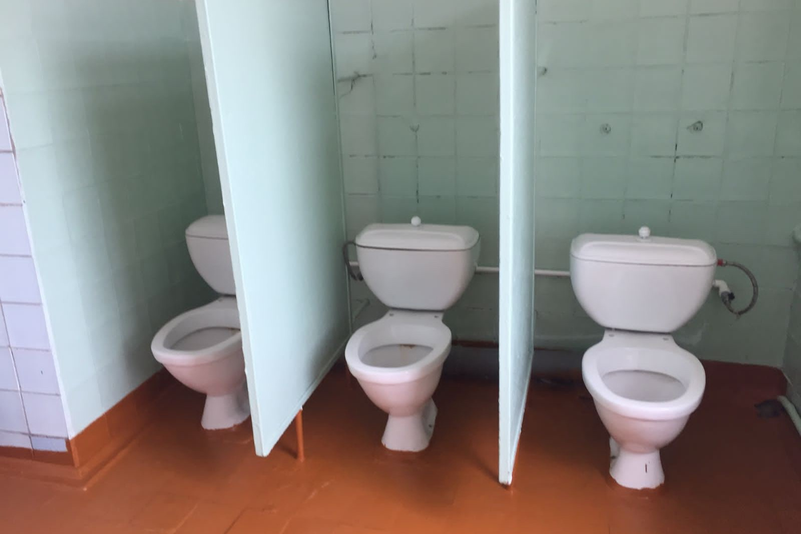 Двери для ванной комнаты и туалета — купить двери для санузлов