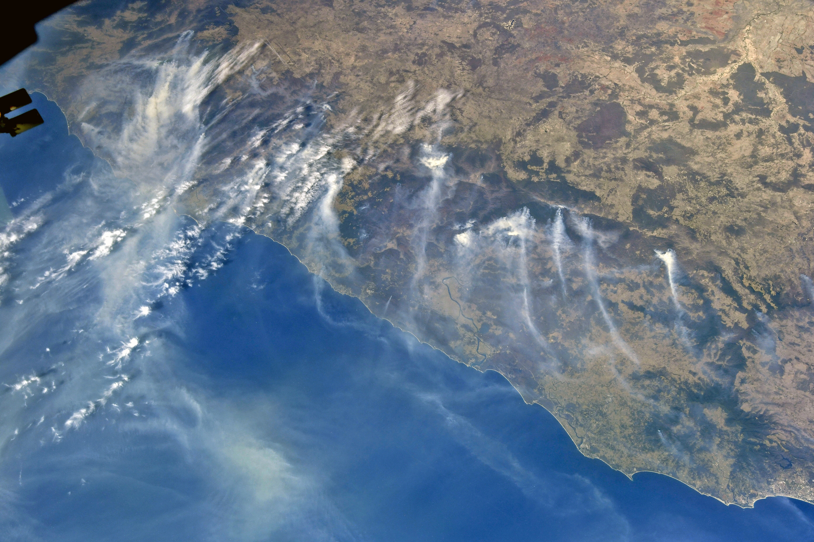 В 2019 году наши космонавты засняли разбушевавшиеся лесные пожары в Австралии