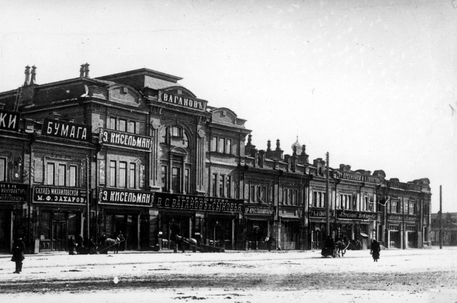 С натяжкой, но всё же можно сказать, что дореволюционные владельцы магазинов соблюдали дизайн-код вывесок С натяжкой, но всё же можно сказать, что дореволюционные владельцы магазинов соблюдали дизайн-код вывесок
