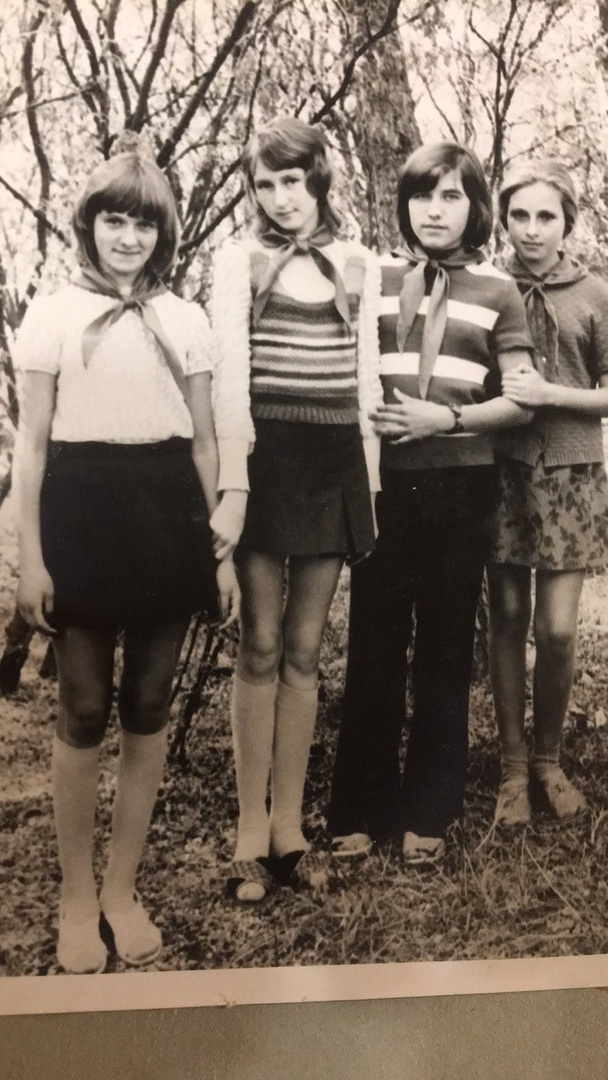 По словам Натальи, мини-юбки среди школьниц тогда были очень популярны