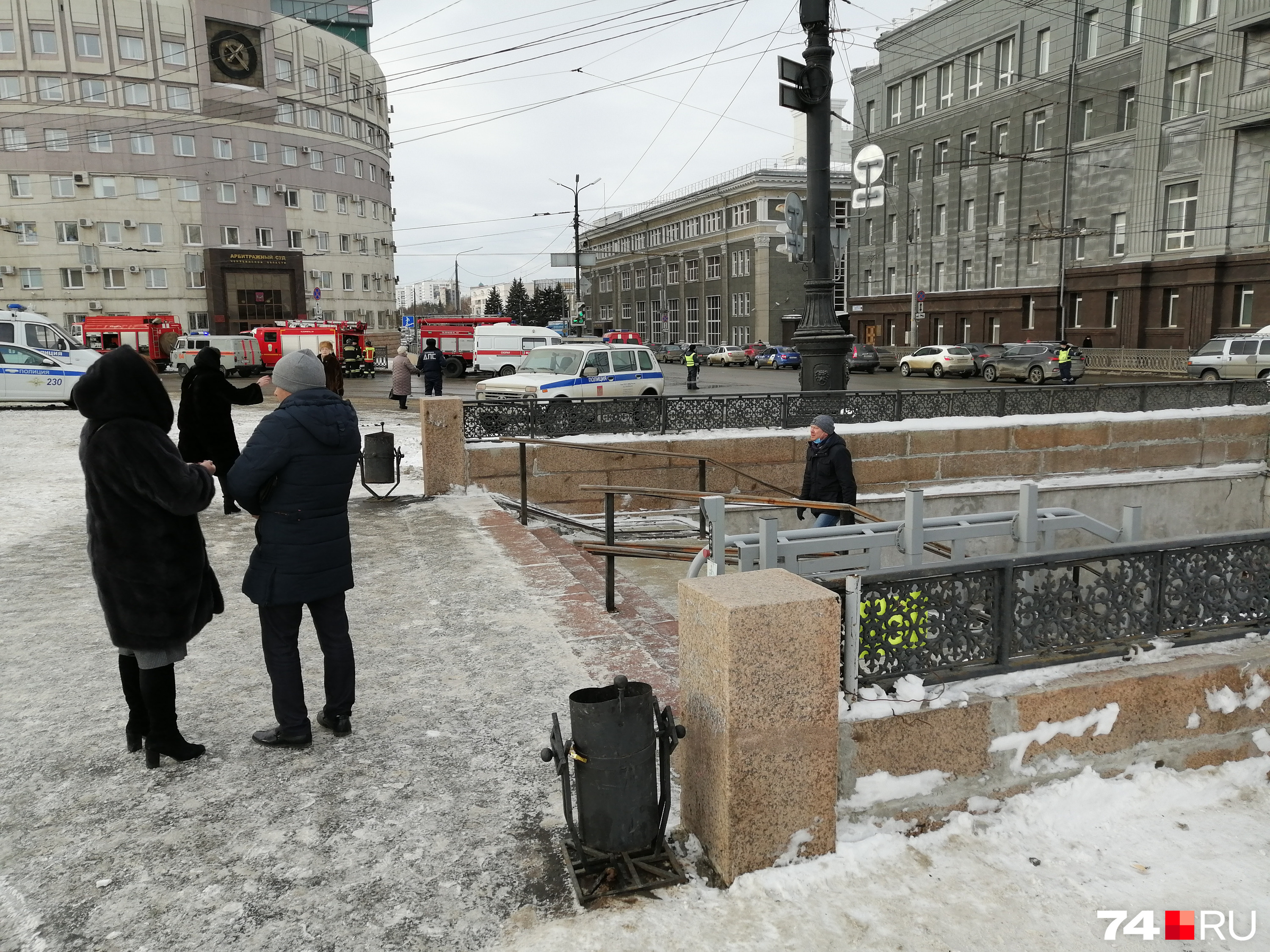 А со стороны «Никитинского» подняться на площадь Революции можно А со стороны «Никитинского» подняться на площадь Революции можно
