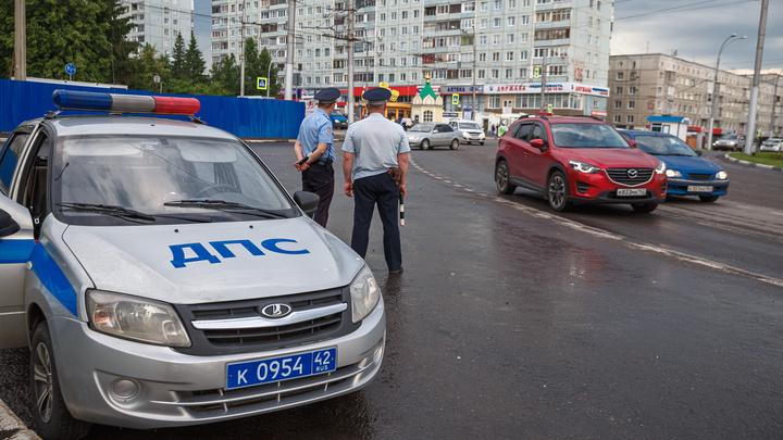 В Кемерове оштрафуют блогеров за игру в нарды на проезжей части