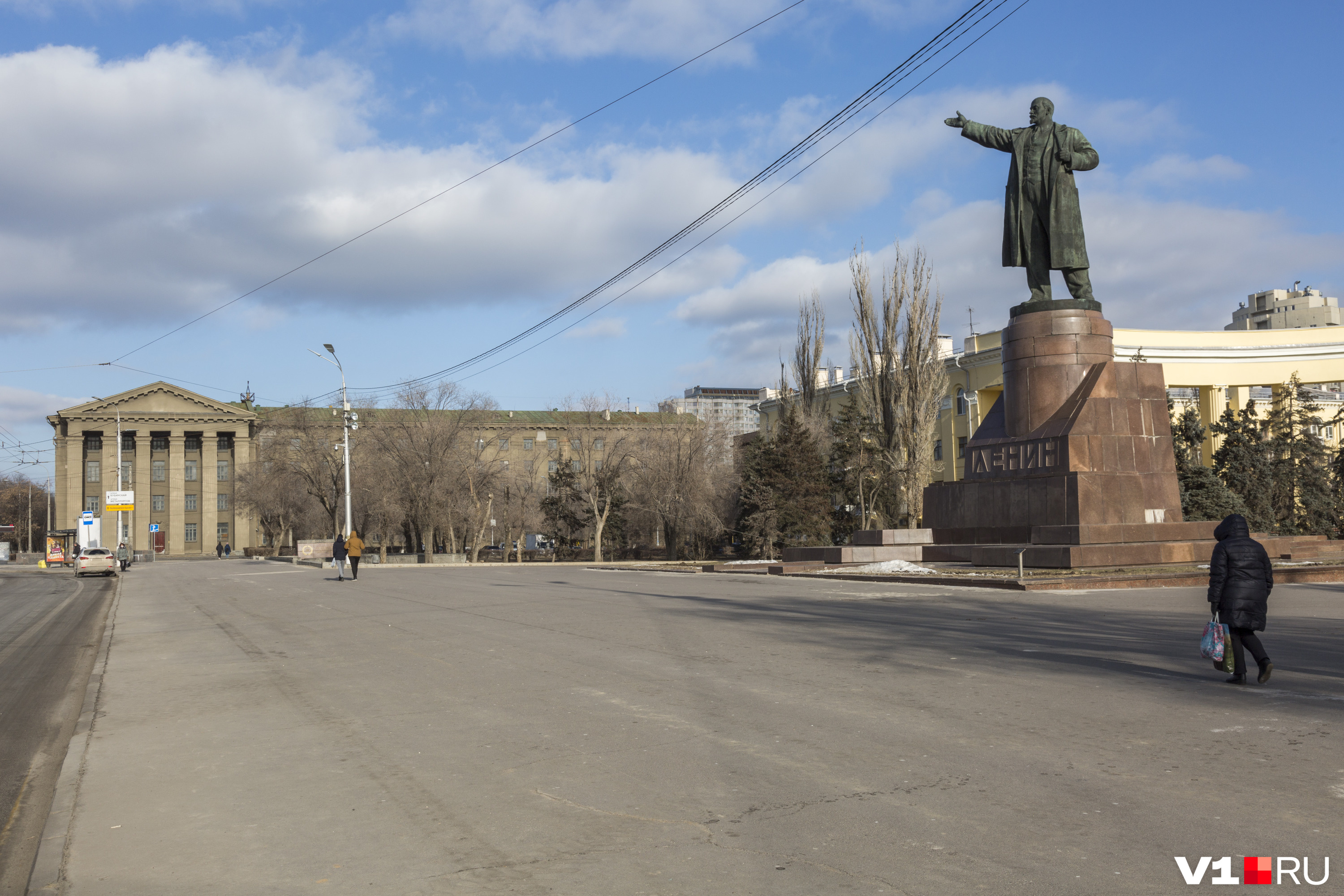 Площадь волгоградской. Площадь Ленина Волгоград. Площадь имени Ленина Волгоград. Площадь Ленина Сталинград. Волгоград площадь Ленина разворошили монумент.