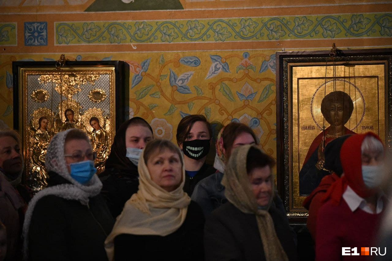 Не все прихожане прислушались к словам митрополита о необходимости соблюдать противоэпидемические меры Не все прихожане прислушались к словам митрополита о необходимости соблюдать противоэпидемические меры