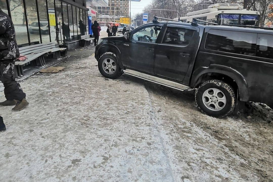 Внедорожник уфа. Джип на переходе. Авария на Ибрагимова Уфа сегодня.