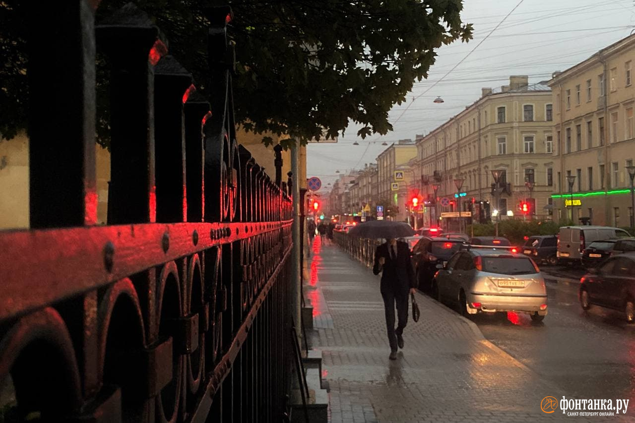 Петербург погрузился во тьму. Смотрите, как в городе буянила гроза - 18 мая  2021 - ФОНТАНКА.ру