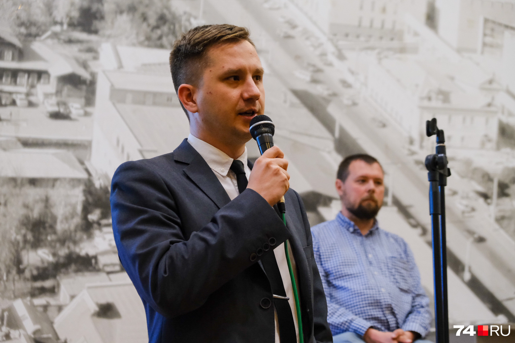 Над московским стандартом выделенок Александр Егоров (слева) работал вместе с Дмитрием Грубым, а теперь опыт столицы пригодится и в Челябинске Над московским стандартом выделенок Александр Егоров (слева) работал вместе с Дмитрием Грубым, а теперь опыт столицы пригодится и в Челябинске